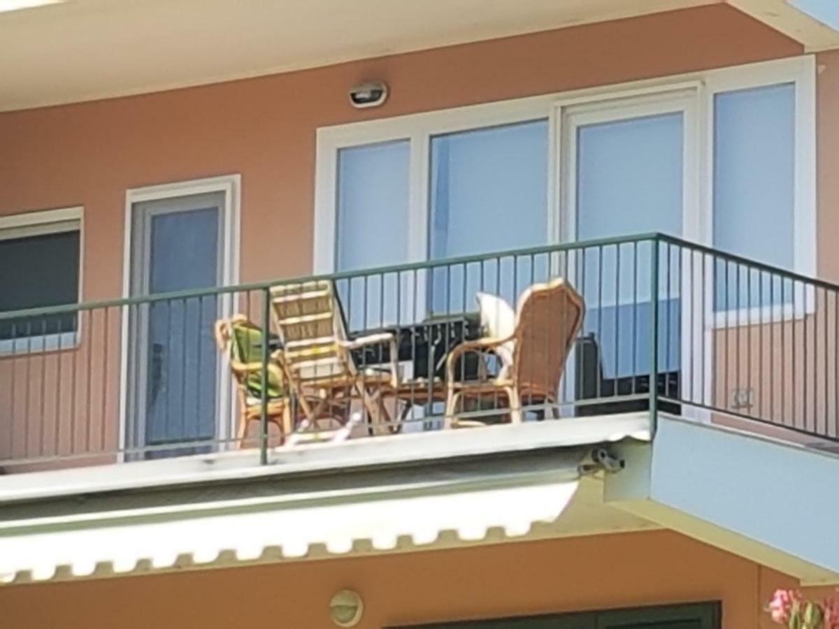 Апартаменты Casa Di Ludovica Манерба-дель-Гарда Экстерьер фото